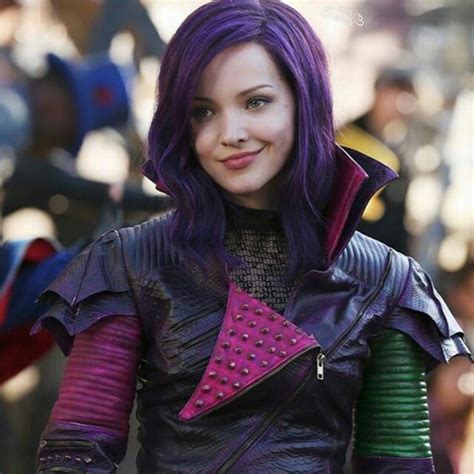 who plays mal in descendants